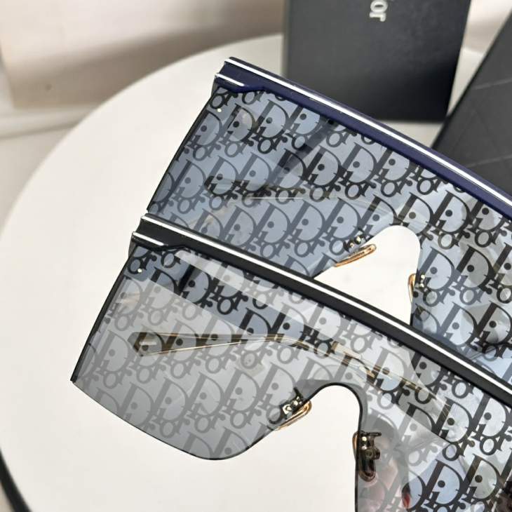 Picture of Dior Sunglasses _SKUfw77818037fw